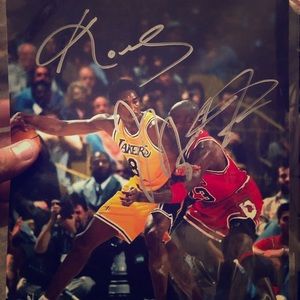 Kobe Bryant & Michael Jordan signed ✍🏼 with COA